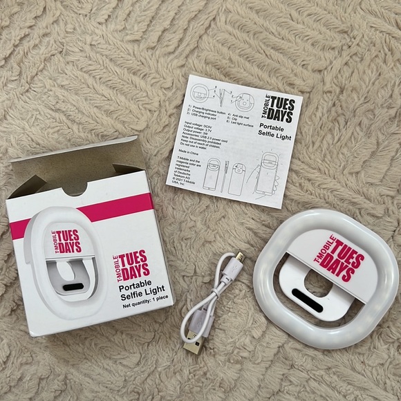 Ring light, T-Mobile Tuesday’s portable clip on selfie ring light New in box - Picture 4 of 15
